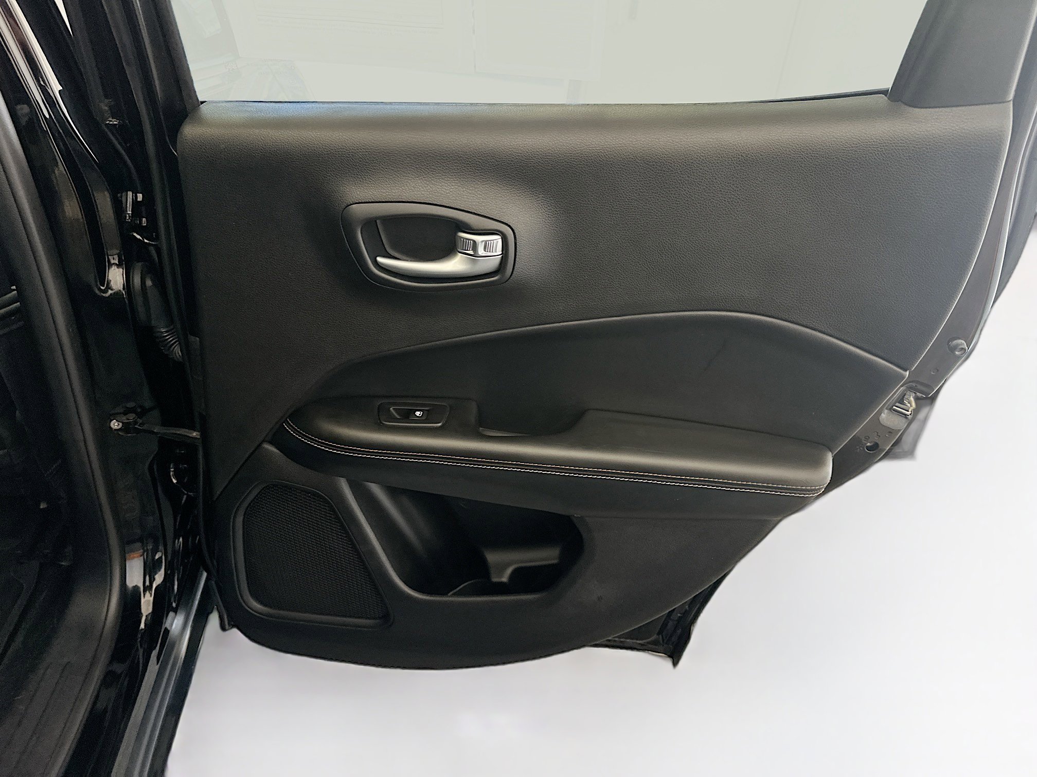 Used 2017 Jeep Compass Latitude AWD/4WD image 30