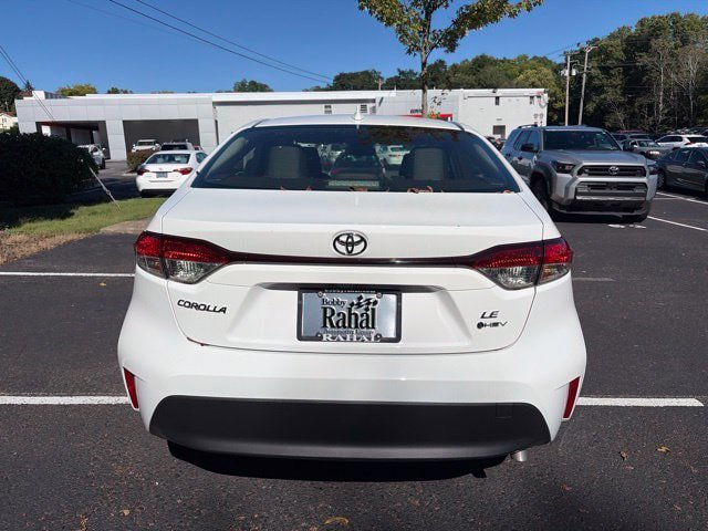 Used 2026 Toyota Corolla LE w/ LE Premium Package FWD image 5