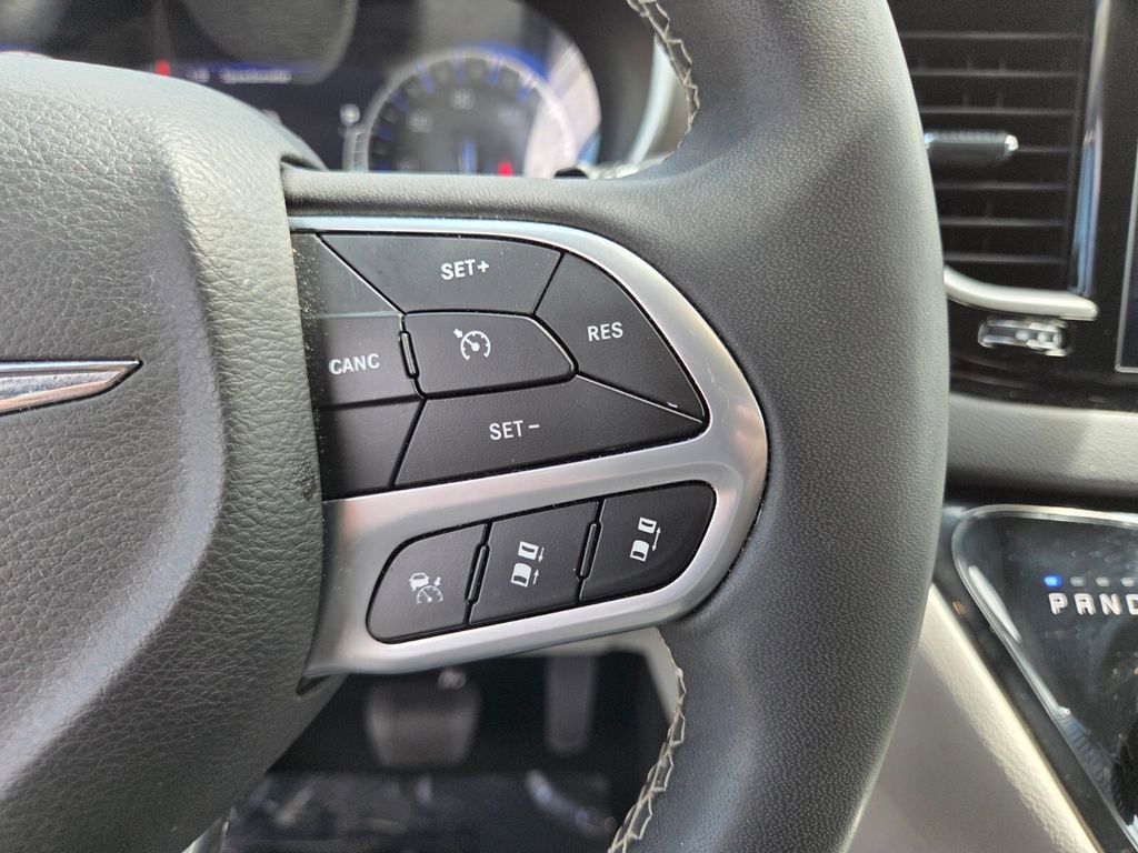 Used 2024 Chrysler Pacifica Touring-L FWD image 30