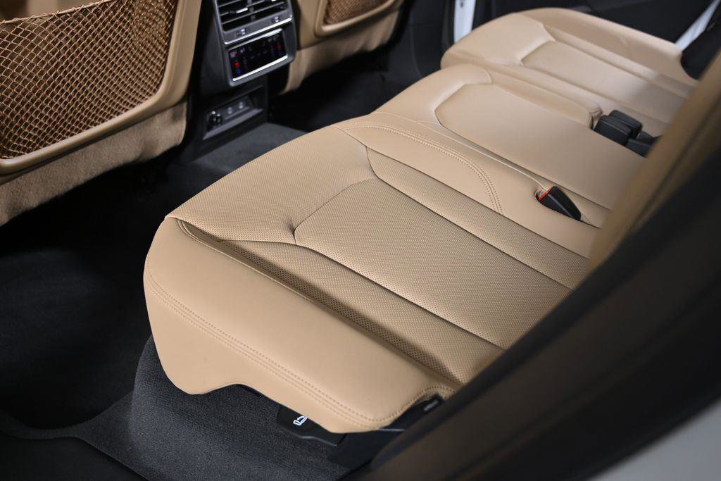 Used 2023 Audi Q8 Premium Plus image 25