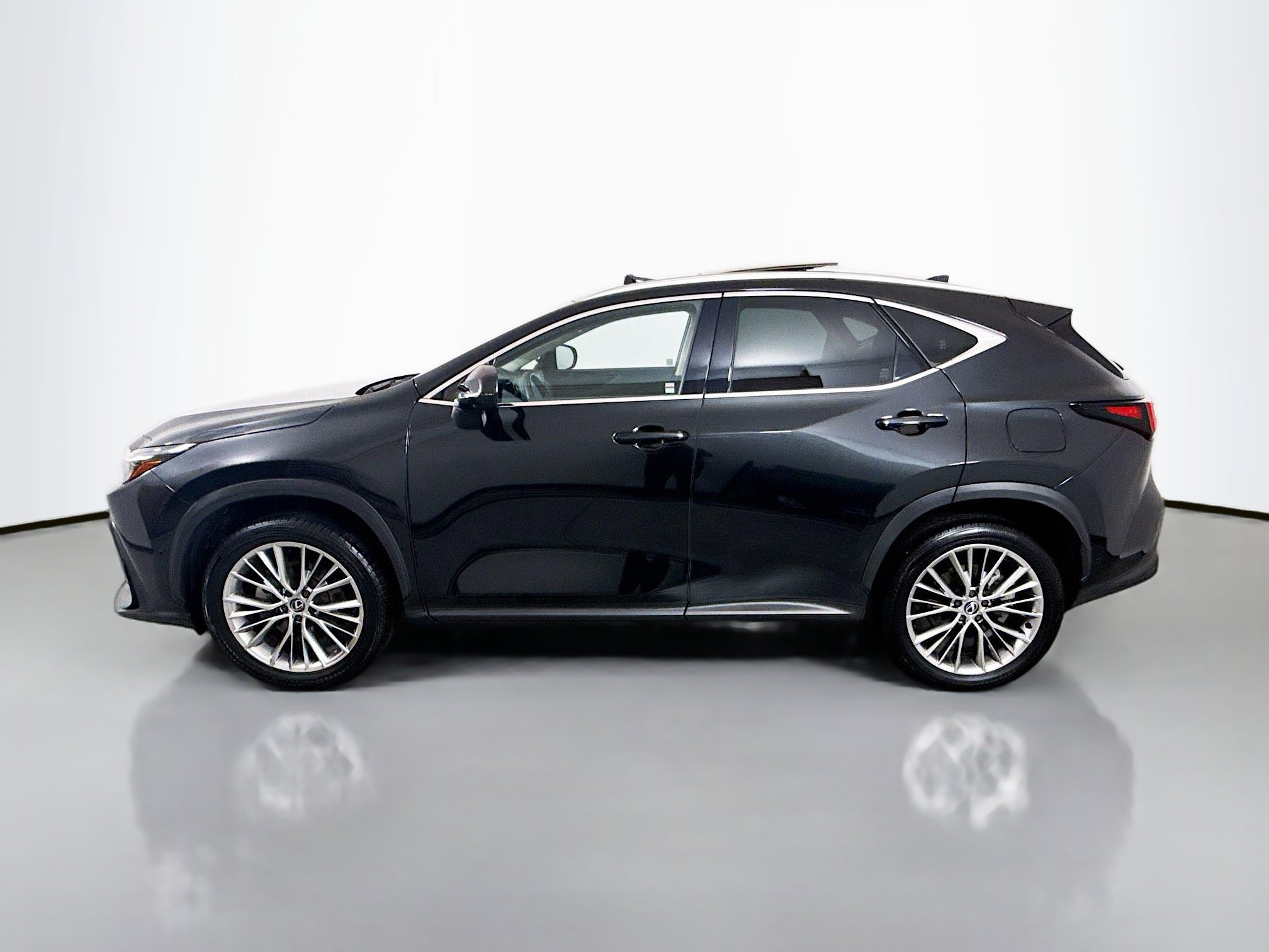 Used 2024 Lexus NX 350h AWD w/ Vision Package image 4