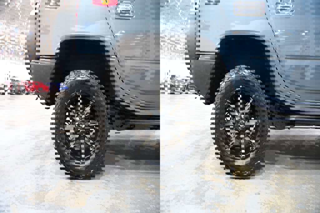 Used 2005 HUMMER H2 w/ Preferred Equipment Group image 11