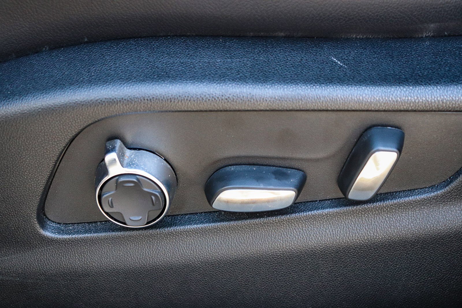 Used 2024 Cadillac XT4 Sport w/ Cold Weather Package FWD image 30