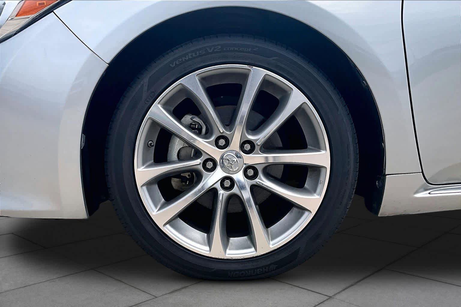 Used 2015 Toyota Avalon XLE Touring image 11