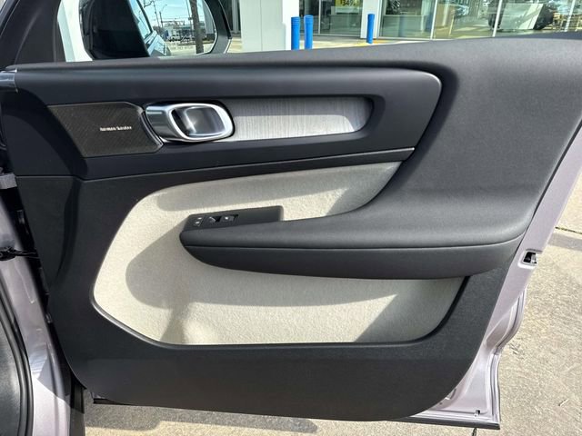 New 2026 Volvo XC40 B5 Ultra image 17