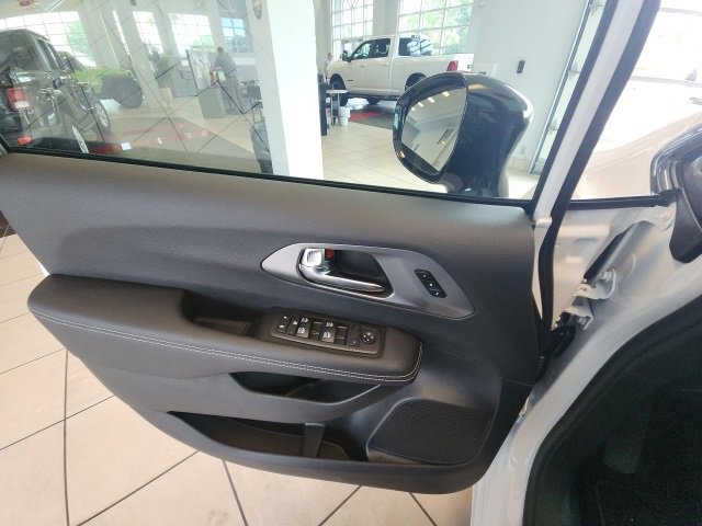 New 2026 Chrysler Pacifica Select image 36