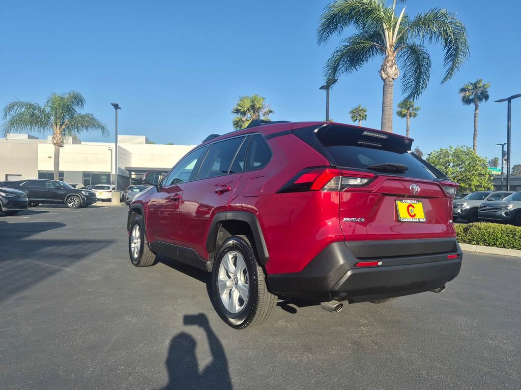 Used 2020 Toyota RAV4 XLE w/ Carpet Mat Package FWD image 5