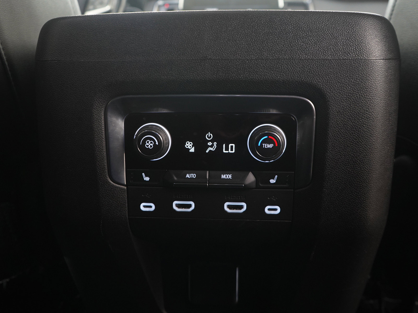 Used 2021 Chevrolet Suburban Premier w/ Premium Package AWD/4WD image 15