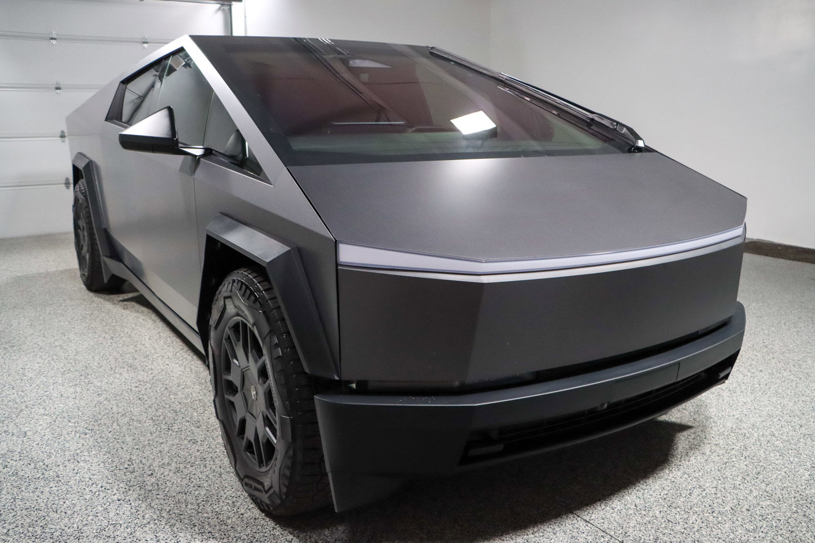 Used 2024 Tesla Cybertruck AWD Crew Cab image 5