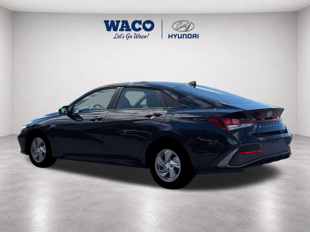 Used 2026 Hyundai Elantra SE FWD image 6