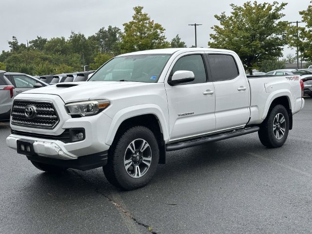 Used 2017 Toyota Tacoma TRD Sport w/ Tow Package AWD/4WD image 3