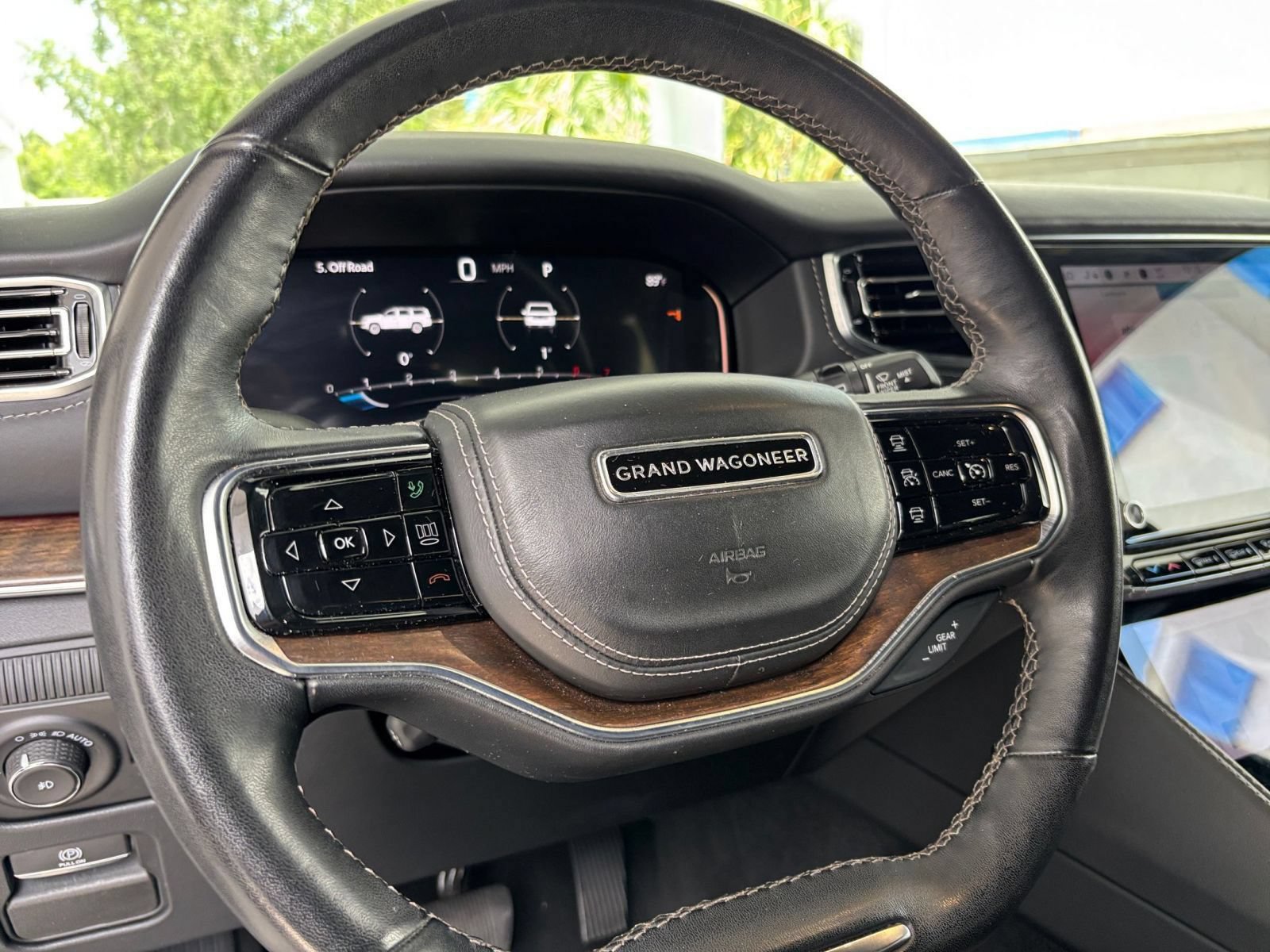 Used 2023 Jeep Grand Wagoneer Series II AWD/4WD image 30
