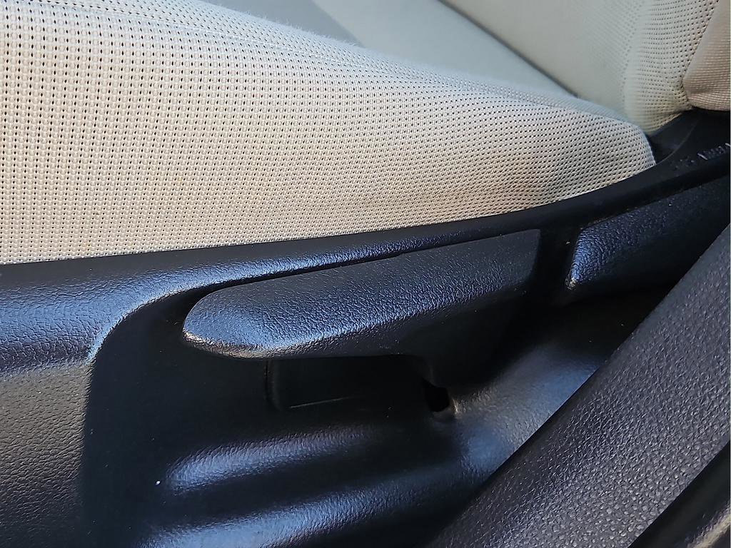 Used 2020 Toyota Corolla LE image 14