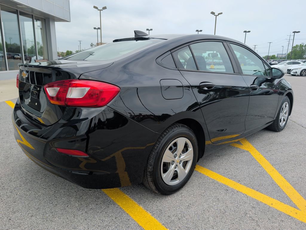 Used 2017 Chevrolet Cruze LS FWD image 7
