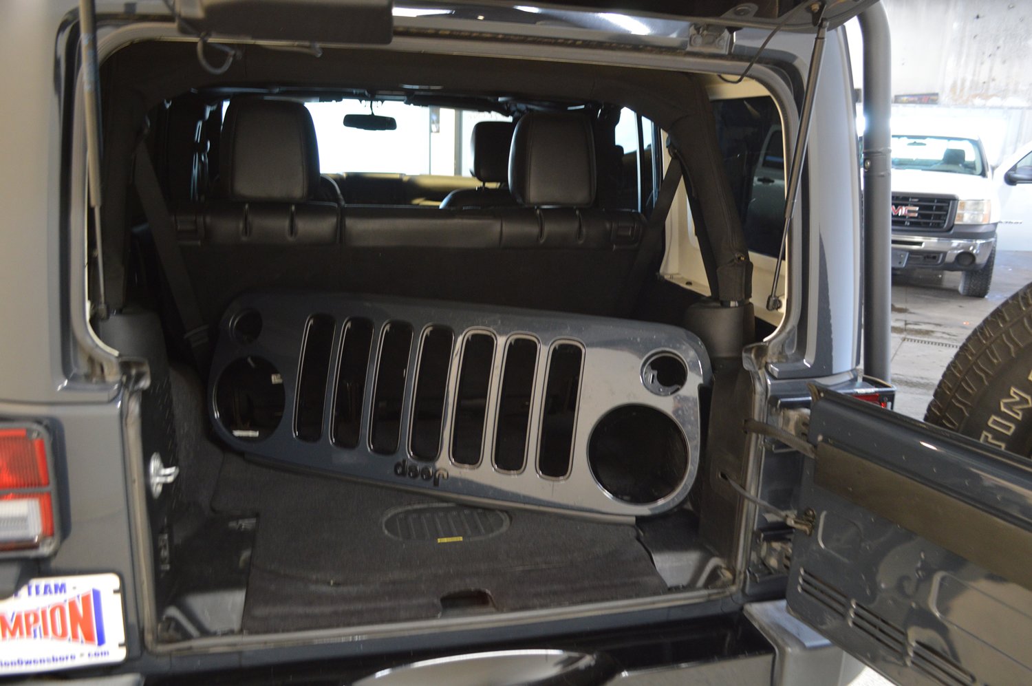 Used 2017 Jeep Wrangler Unlimited Sahara image 13