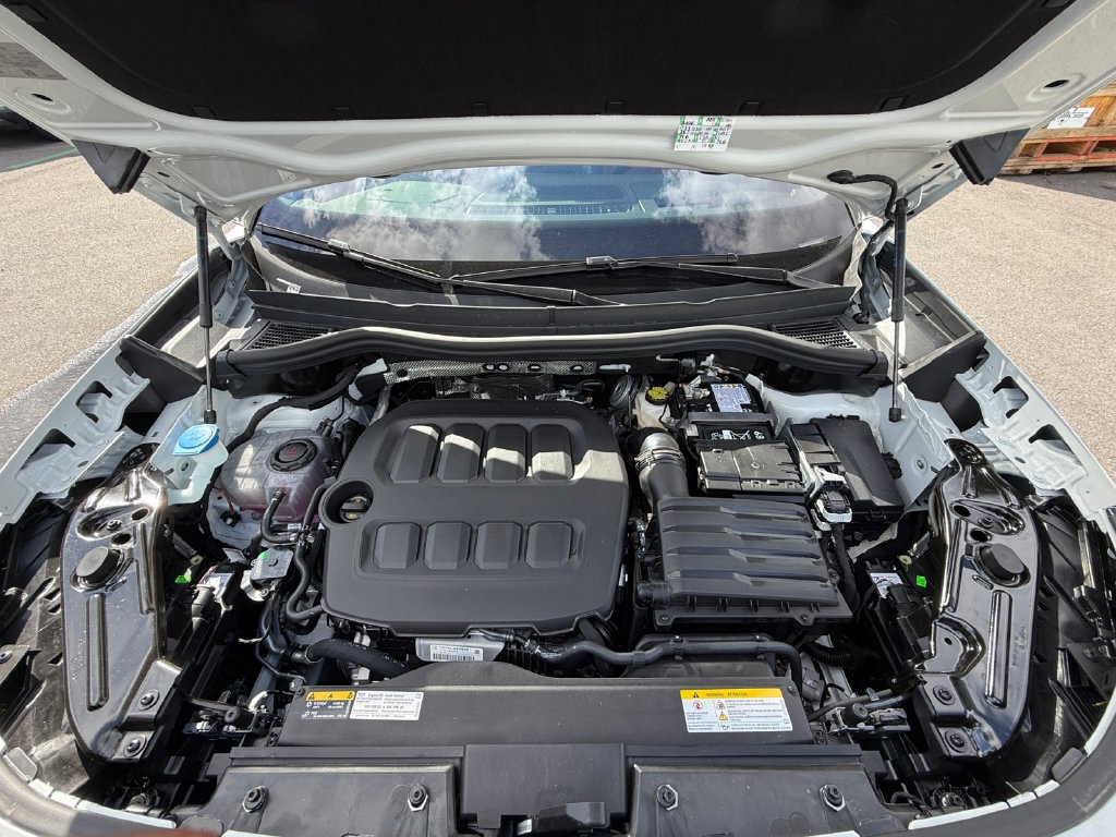 New 2026 Volkswagen Tiguan SEL R-Line AWD/4WD image 28