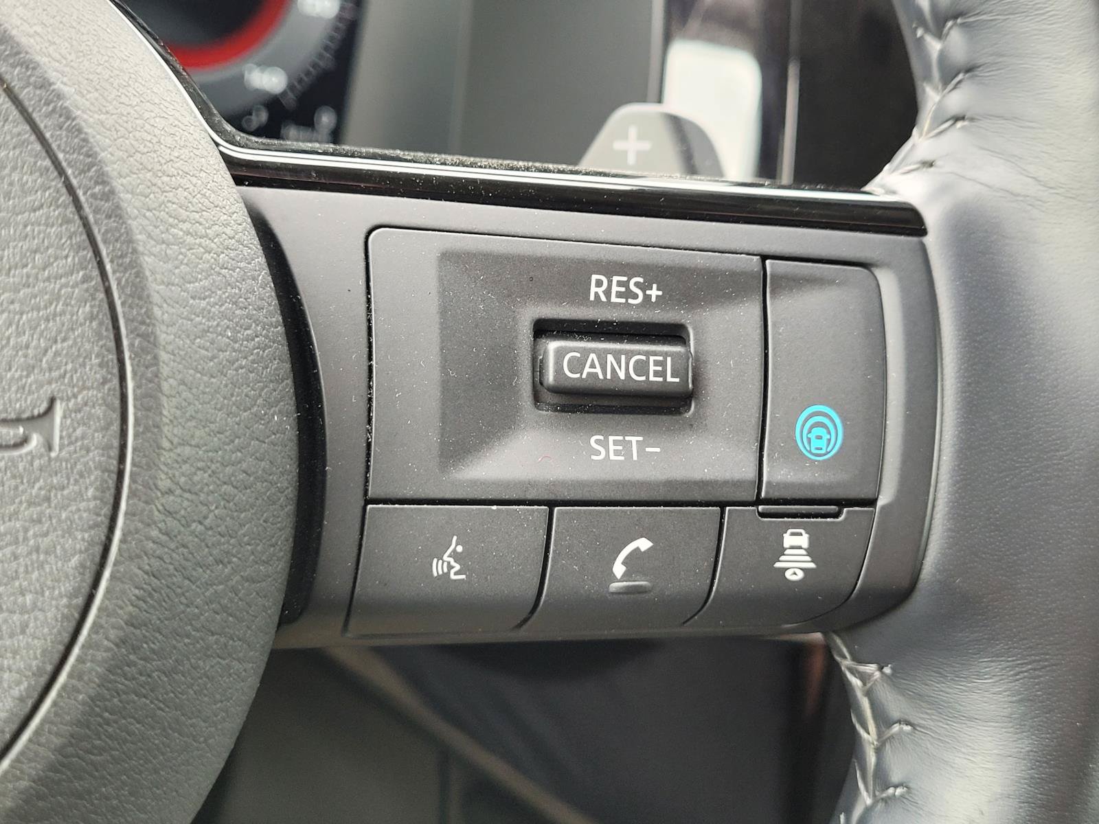 Used 2024 Nissan Pathfinder Platinum FWD image 8