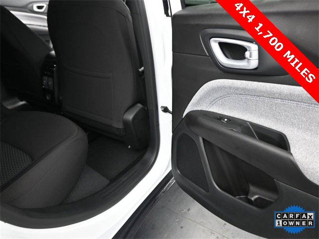 Used 2025 Jeep Compass Sport image 14