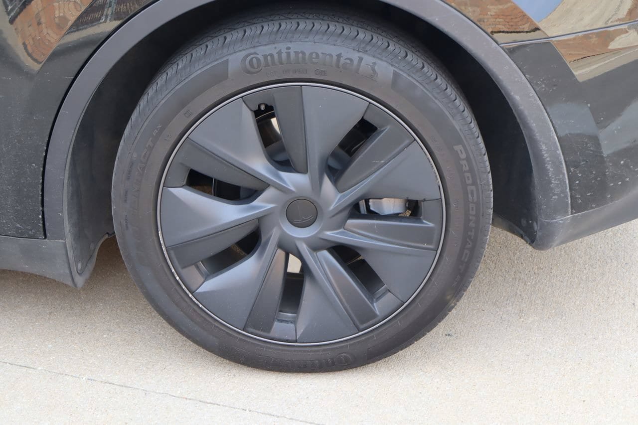 Used 2025 Tesla Model Y Long Range RWD image 22