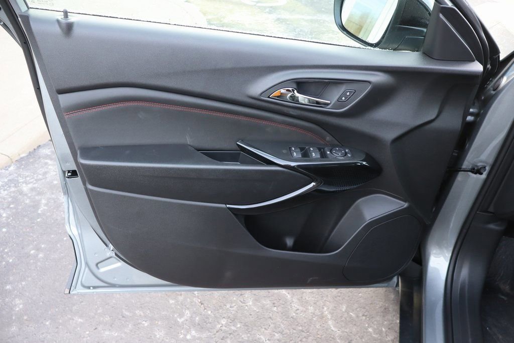 New 2026 Chevrolet Trax RS w/ Sunroof Package image 3