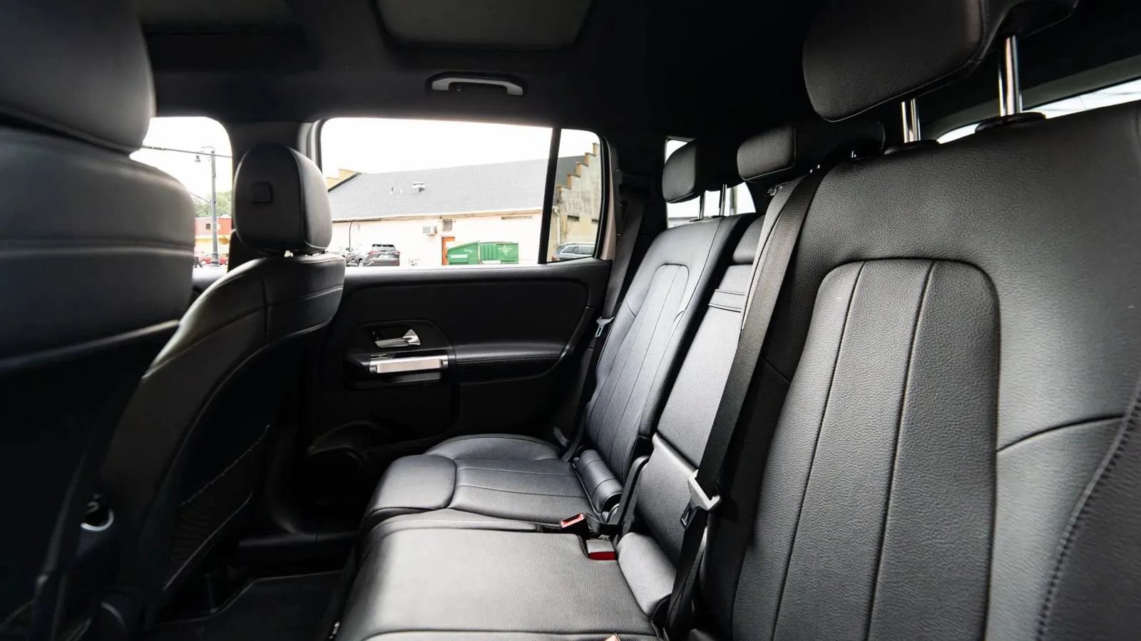 Used 2020 Mercedes-Benz GLB 250 4MATIC w/ Premium Package image 26