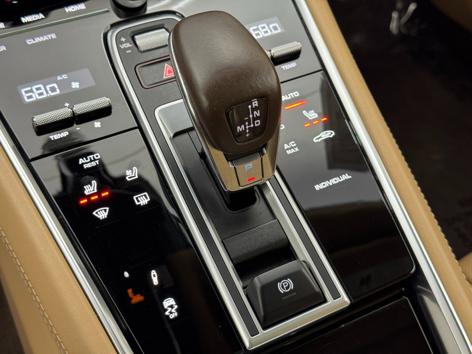 Used 2022 Porsche Panamera 4S Executive image 33