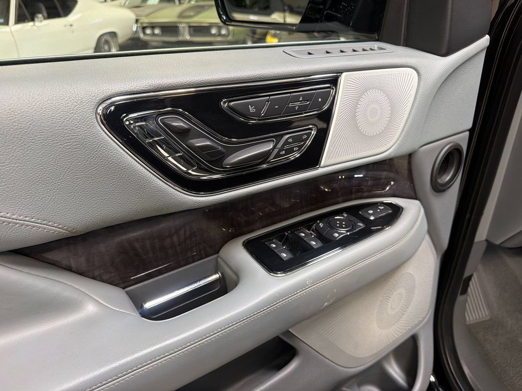 Used 2018 Lincoln Navigator Reserve w/ Technology Package AWD/4WD image 33