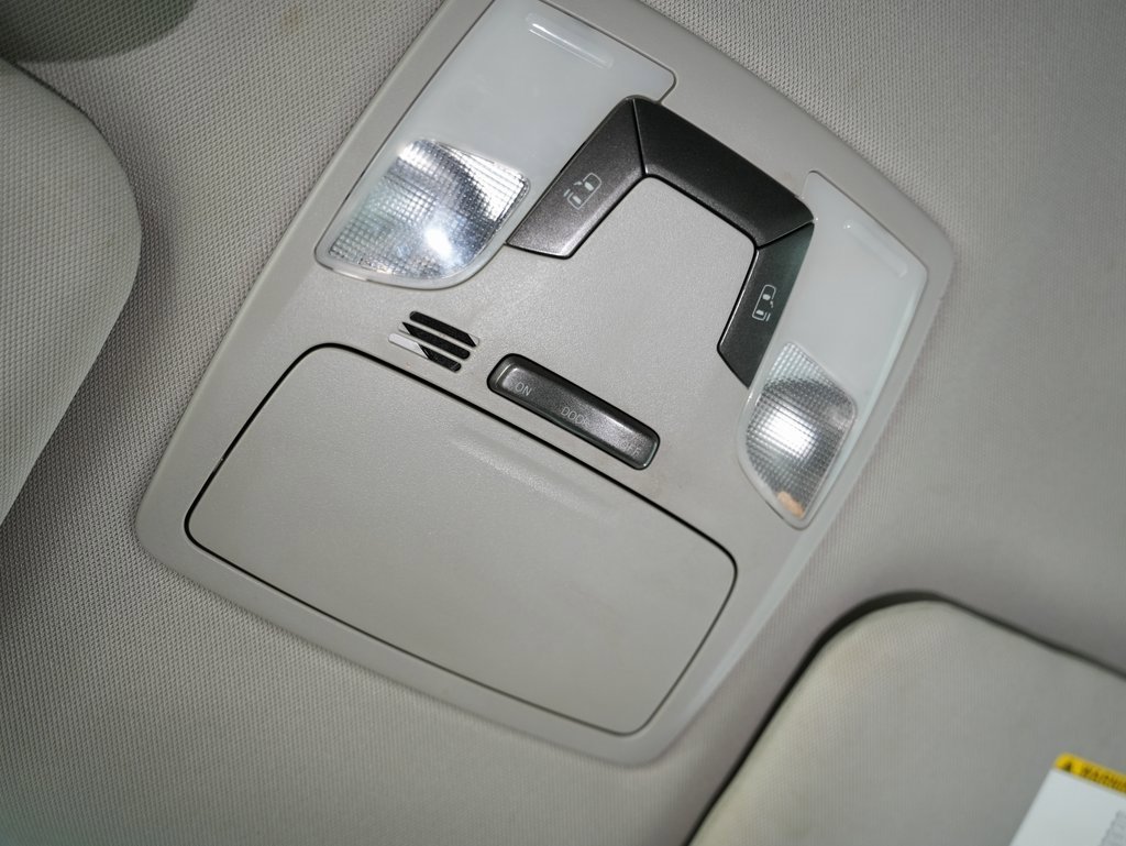 Used 2015 Toyota Sienna LE image 51