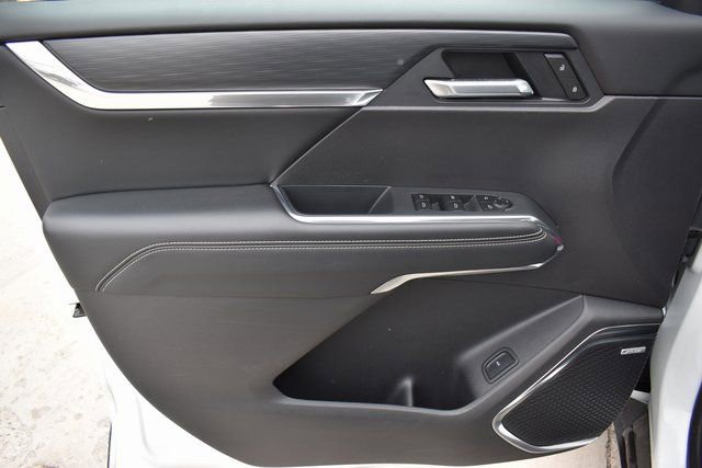 Used 2025 GMC Acadia Elevation image 11