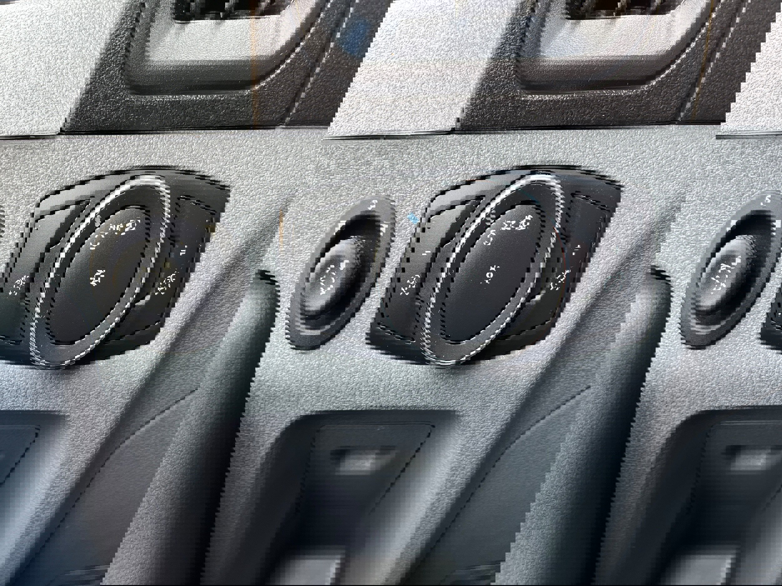 Used 2019 Ford Transit 250 130 Low Roof w/ Exterior Upgrade Package image 21