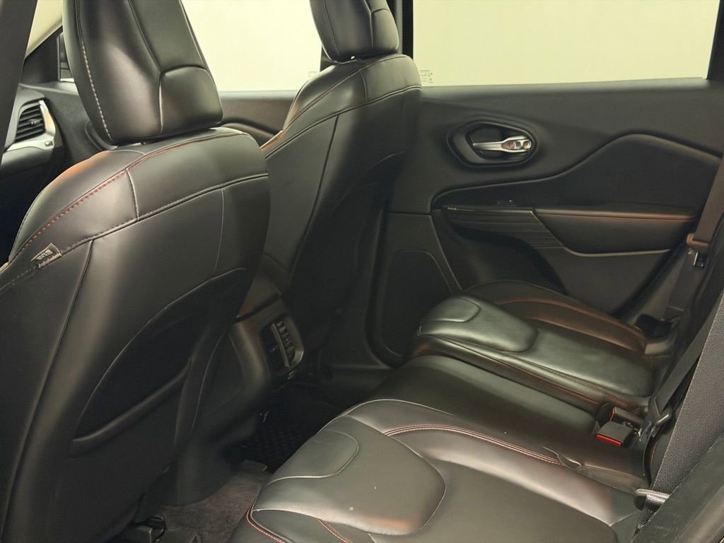 Used 2016 Jeep Cherokee Trailhawk w/ Comfort/Convenience Group image 30