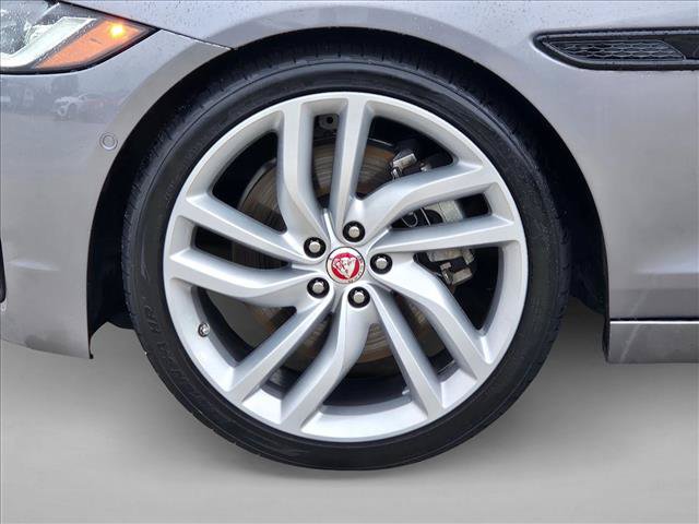 Used 2021 Jaguar XF SE RWD image 25