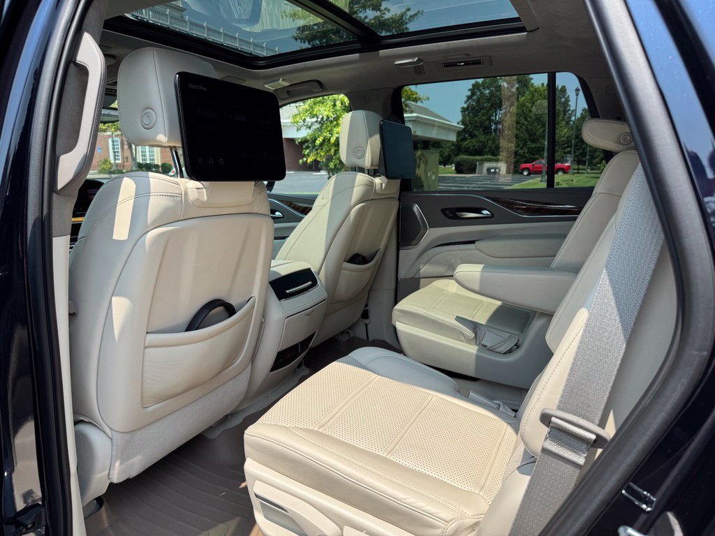 Certified 2023 Cadillac Escalade Premium Luxury Platinum w/ Heavy-Duty Trailer Package AWD/4WD image 15