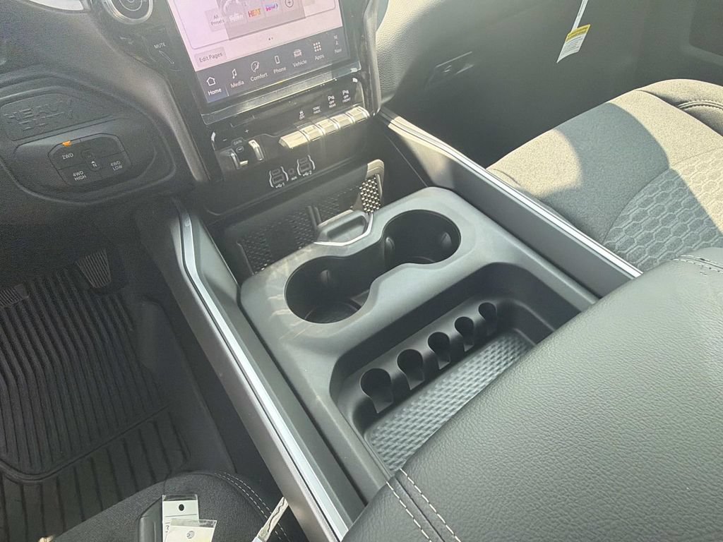 New 2026 RAM 2500 Big Horn AWD/4WD image 4