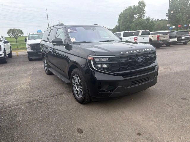 Used 2025 Ford Expedition Active AWD/4WD image 2