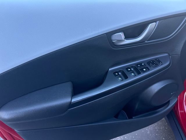 Used 2021 Hyundai Kona Ultimate w/ Cargo Package image 9