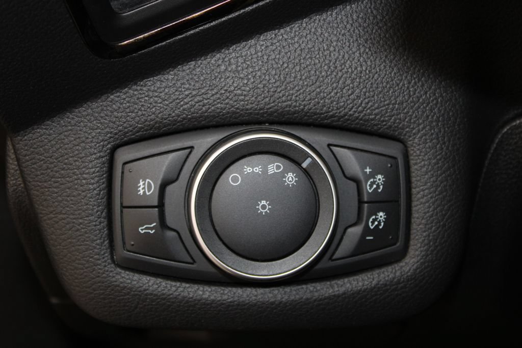 Used 2018 Ford Escape Titanium w/ Ford Safe & Smart Package FWD image 45