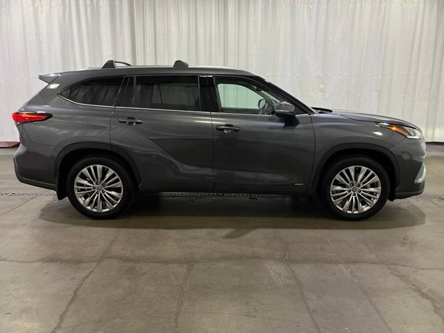 Used 2023 Toyota Highlander Platinum AWD/4WD image 3