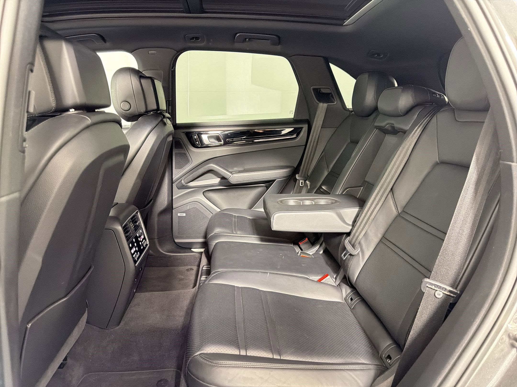 Used 2019 Porsche Cayenne E-Hybrid image 14