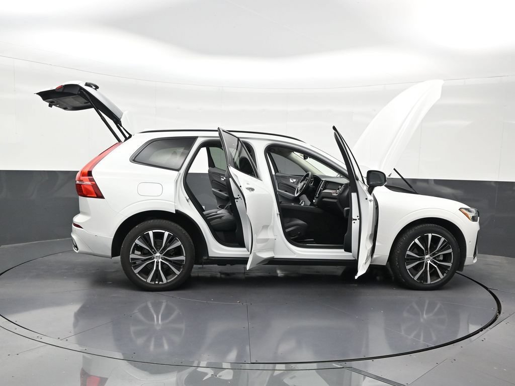 Certified 2024 Volvo XC60 B5 Plus w/ Climate Package AWD/4WD image 32