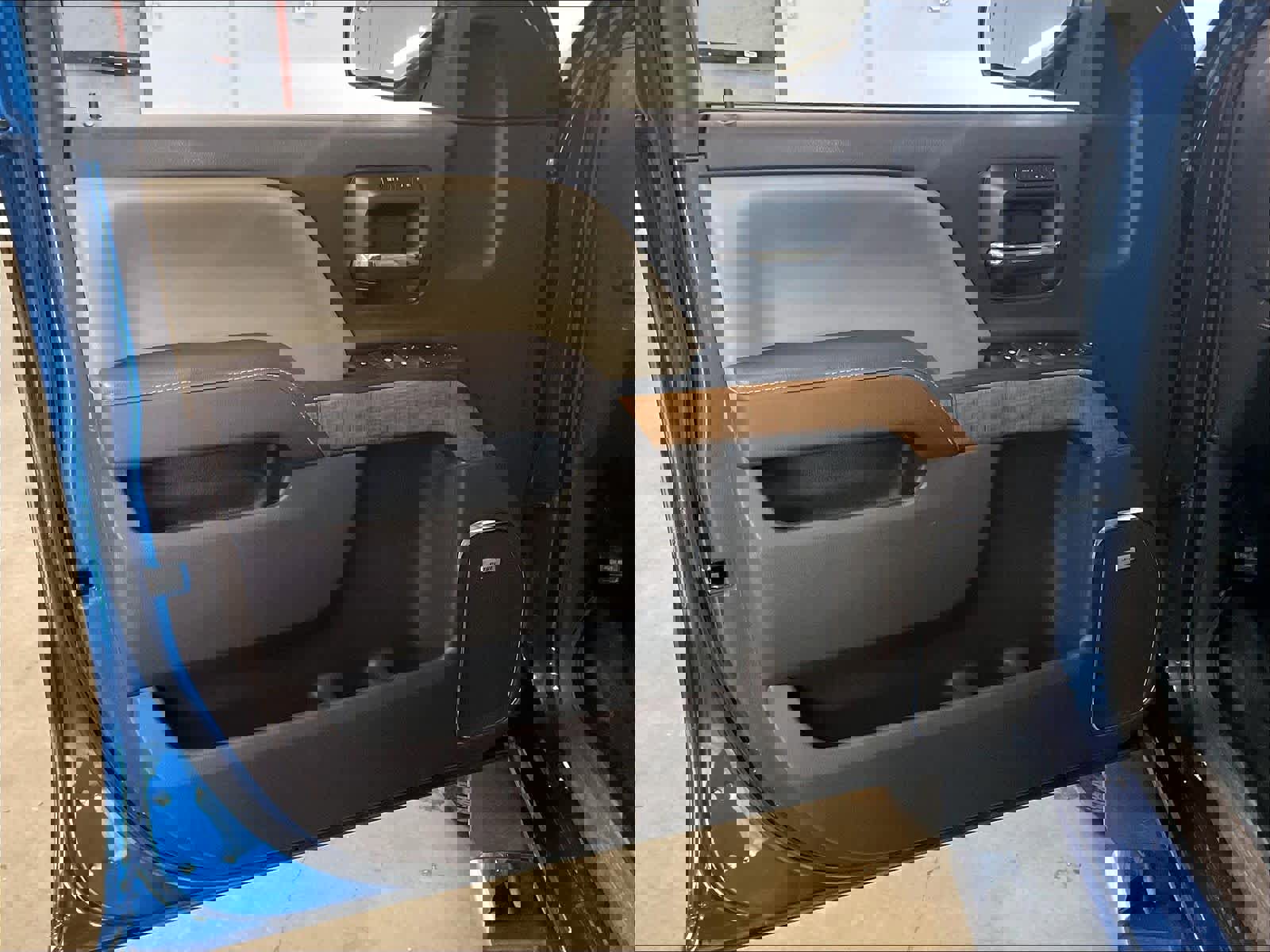 Used 2015 GMC Sierra 1500 SLT w/ SLT Crew Cab Value Package image 24