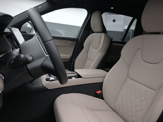 New 2026 Volvo XC90 B6 Plus w/ Protection Package Premier image 9
