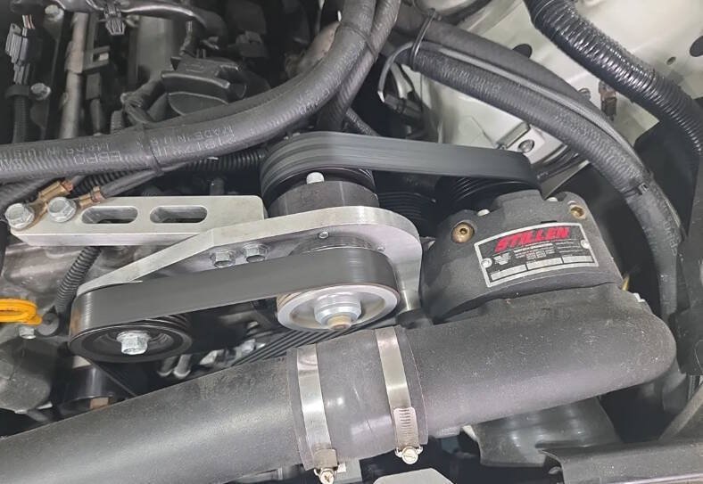 Used 2016 Nissan 370Z NISMO RWD image 2