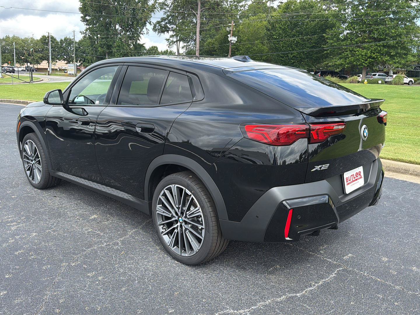 New 2026 BMW X2 xDrive28i w/ Technology Package AWD/4WD image 4