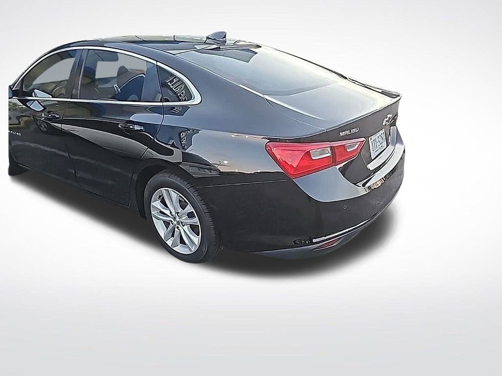 Used 2018 Chevrolet Malibu LT w/ Driver Confidence Package image 4