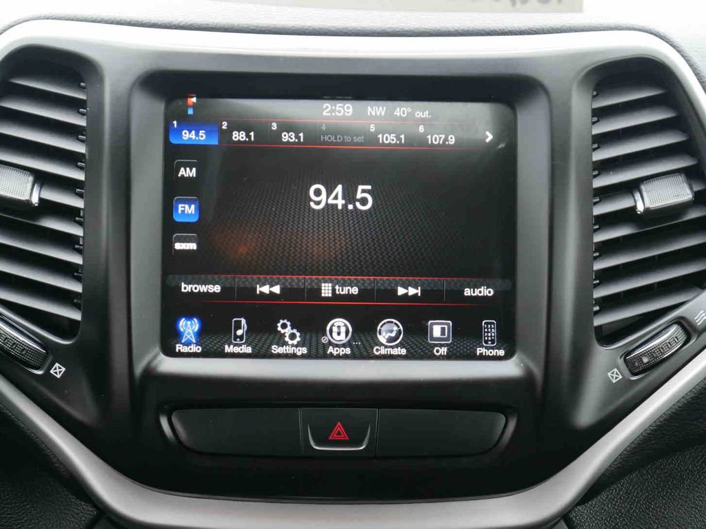 Used 2018 Jeep Cherokee Latitude Plus image 5