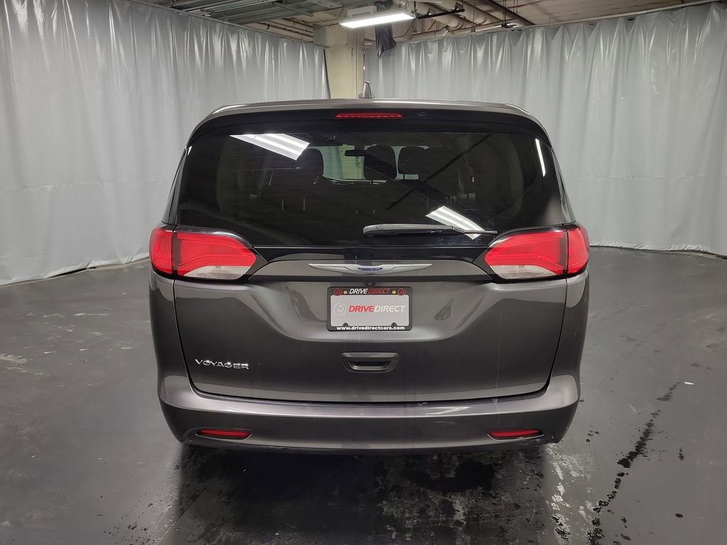 Used 2020 Chrysler Voyager L image 8