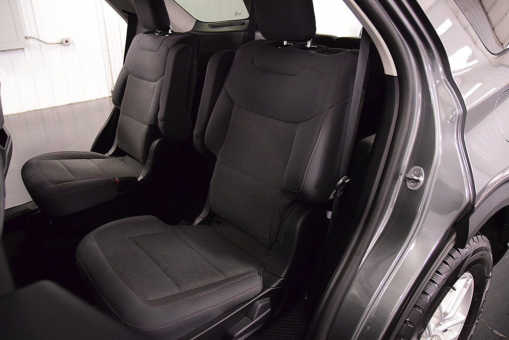 Used 2025 Ford Explorer Active AWD/4WD image 32