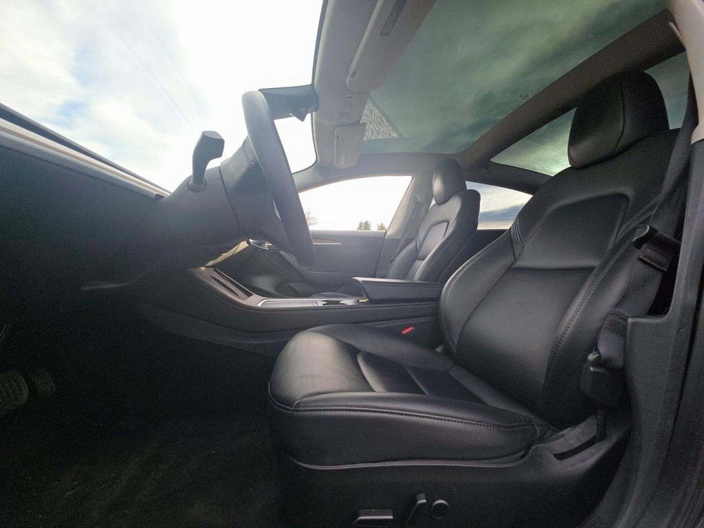 Used 2023 Tesla Model 3 Standard Range image 9