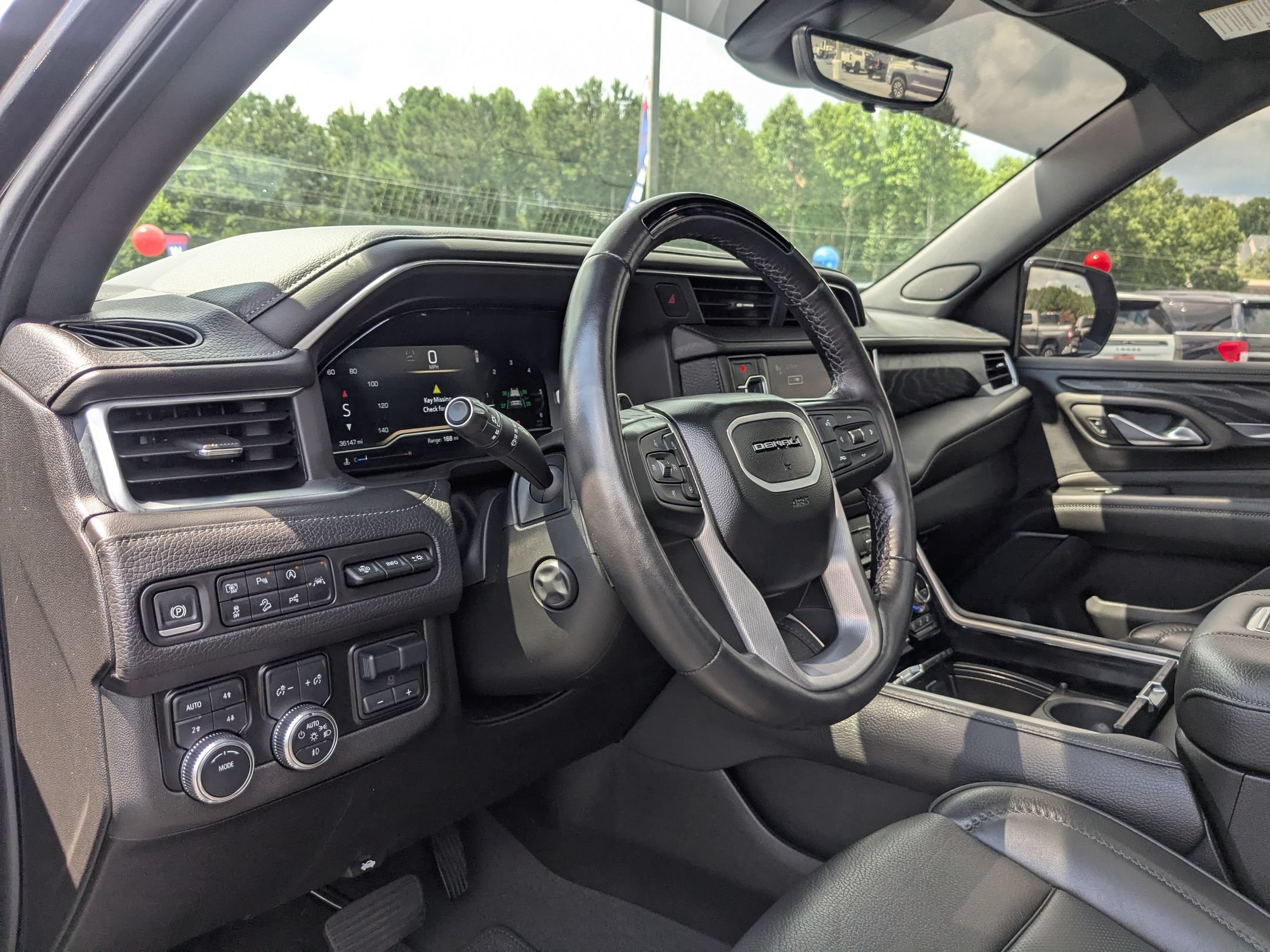 Used 2024 GMC Yukon Denali w/ Advanced Technology Package AWD/4WD image 14